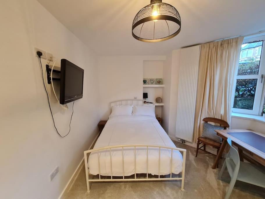 Luxurious With View Of Carn Brea